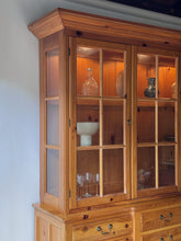 Load image into Gallery viewer, Vintage Pine Thomasville Hutch