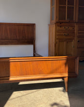 Load image into Gallery viewer, Full Size MCM Complete Bed
