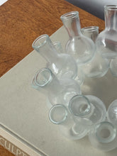 Load image into Gallery viewer, Vintage 1970's Glass Propagation Bud Vase