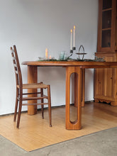 Load image into Gallery viewer, Vintage 1980’s Oak Extending Dining Table