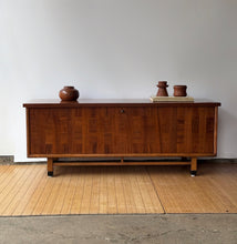 Load image into Gallery viewer, Vintage MCM Lane Cedar Chest