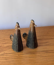 Load image into Gallery viewer, 1960’s Rooster Holt Howard S&amp;P Shakers. Made in Japan