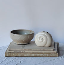 Load image into Gallery viewer, Vintage Ceramic Shell Desk Organizer