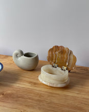 Load image into Gallery viewer, Vintage Onyx Shell Trinket Box