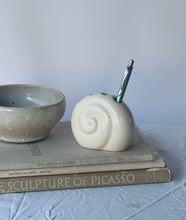 Load image into Gallery viewer, Vintage Ceramic Shell Desk Organizer