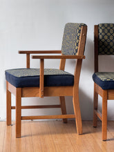 Load image into Gallery viewer, Set of 4 Vintage American Oak Arts and Crafts Chairs