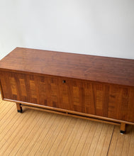 Load image into Gallery viewer, Vintage MCM Lane Cedar Chest