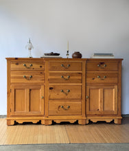 Load image into Gallery viewer, Vintage Pine Thomasville Hutch