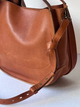 Load image into Gallery viewer, Madewell “The Sydney” Leather Purse