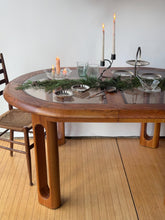 Load image into Gallery viewer, Vintage 1980’s Oak Extending Dining Table