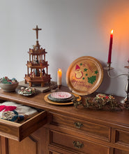 Load image into Gallery viewer, Vintage Wooden 1970&#39;S Christmas Plates