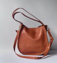 Load image into Gallery viewer, Madewell “The Sydney” Leather Purse