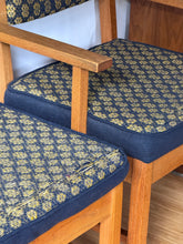 Load image into Gallery viewer, Set of 4 Vintage American Oak Arts and Crafts Chairs
