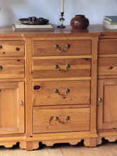 Load image into Gallery viewer, Vintage Pine Thomasville Hutch