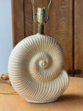 Load image into Gallery viewer, Vintage Ceramic Shell Lamp
