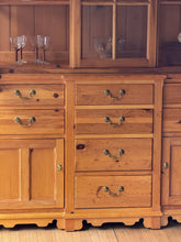 Load image into Gallery viewer, Vintage Pine Thomasville Hutch