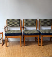 Load image into Gallery viewer, Set of 4 Vintage American Oak Arts and Crafts Chairs