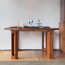 Load image into Gallery viewer, Vintage 1980’s Oak Extending Dining Table