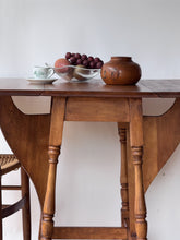 Load image into Gallery viewer, Vintage American Colonial Style Drop-Leaf Dining or Side Table