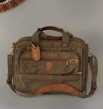 Load image into Gallery viewer, Vintage Hartman Leather Briefcase
