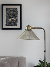 Load image into Gallery viewer, Vintage Brass Floor Lamp