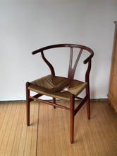Load image into Gallery viewer, MCM Wishbone Style Chair