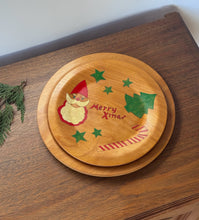 Load image into Gallery viewer, Vintage Wooden 1970&#39;S Christmas Plates
