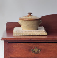 Load image into Gallery viewer, Vintage 80’s Stoneware Pottery Croc