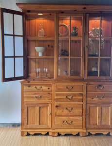 Vintage Pine Thomasville Hutch