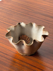Ruffle Clam Shell Pottery Bowl