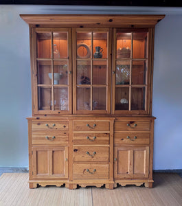 Vintage Pine Thomasville Hutch