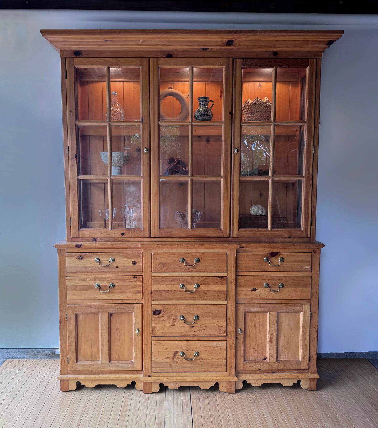 Vintage Pine Thomasville Hutch