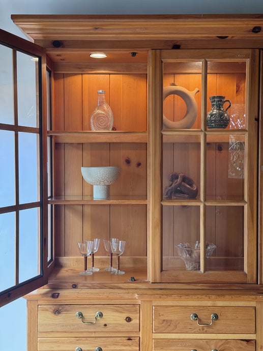 Vintage Pine Thomasville Hutch