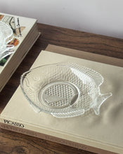 Load image into Gallery viewer, Vintage Arcoroc Glass Fish Plates
