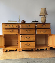 Load image into Gallery viewer, Vintage Pine Thomasville Hutch