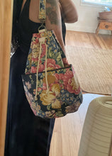 Load image into Gallery viewer, Lacrosse Vintage Floral Shoulder Bag